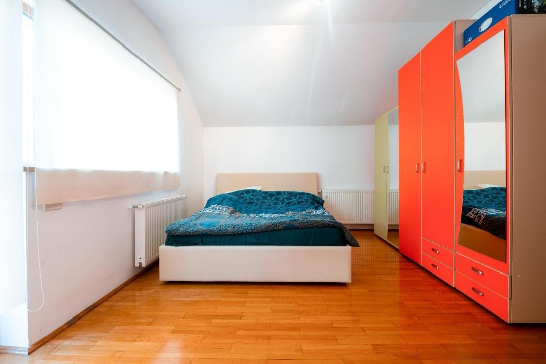 Casa idividuala ,330 mp utili + teren de 800 mp, Manastur