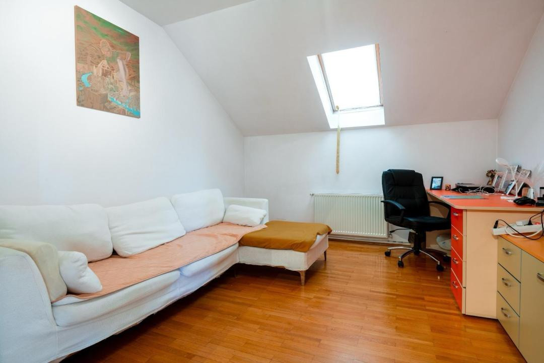 Casa idividuala ,330 mp utili + teren de 800 mp, Manastur
