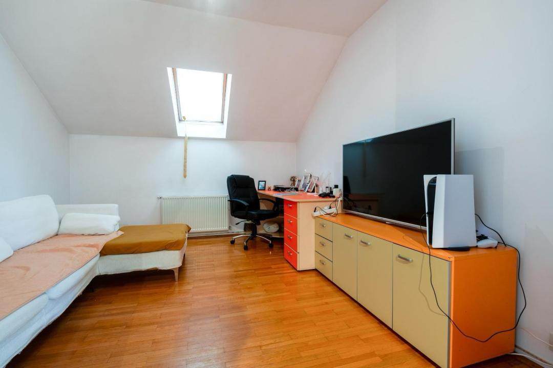 Casa idividuala ,330 mp utili + teren de 800 mp, Manastur