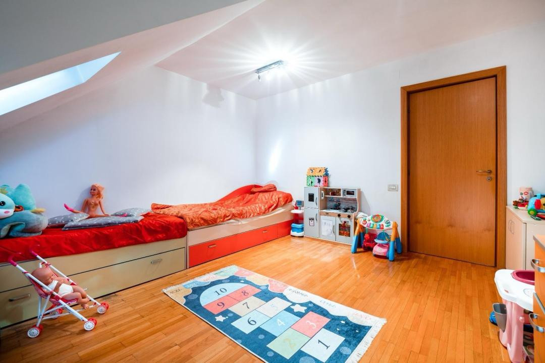 Casa idividuala ,330 mp utili + teren de 800 mp, Manastur