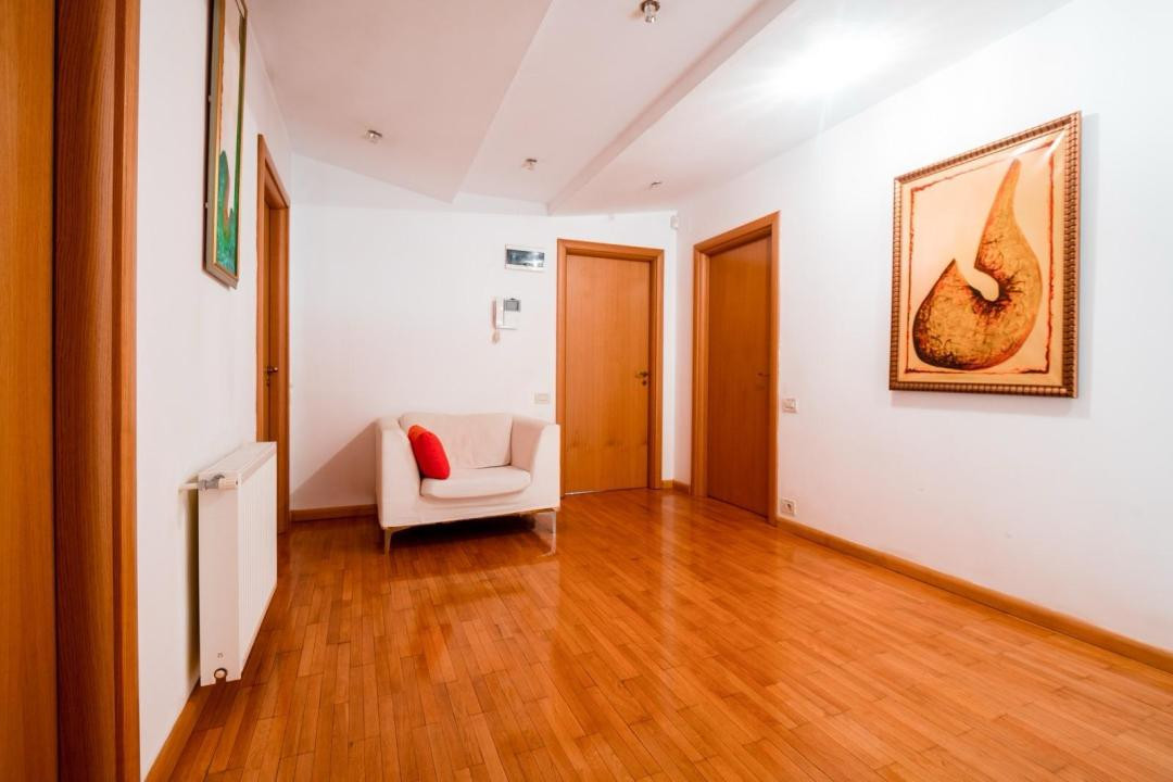 Casa idividuala ,330 mp utili + teren de 800 mp, Manastur