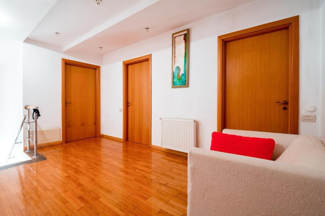Casa idividuala ,330 mp utili + teren de 800 mp, Manastur