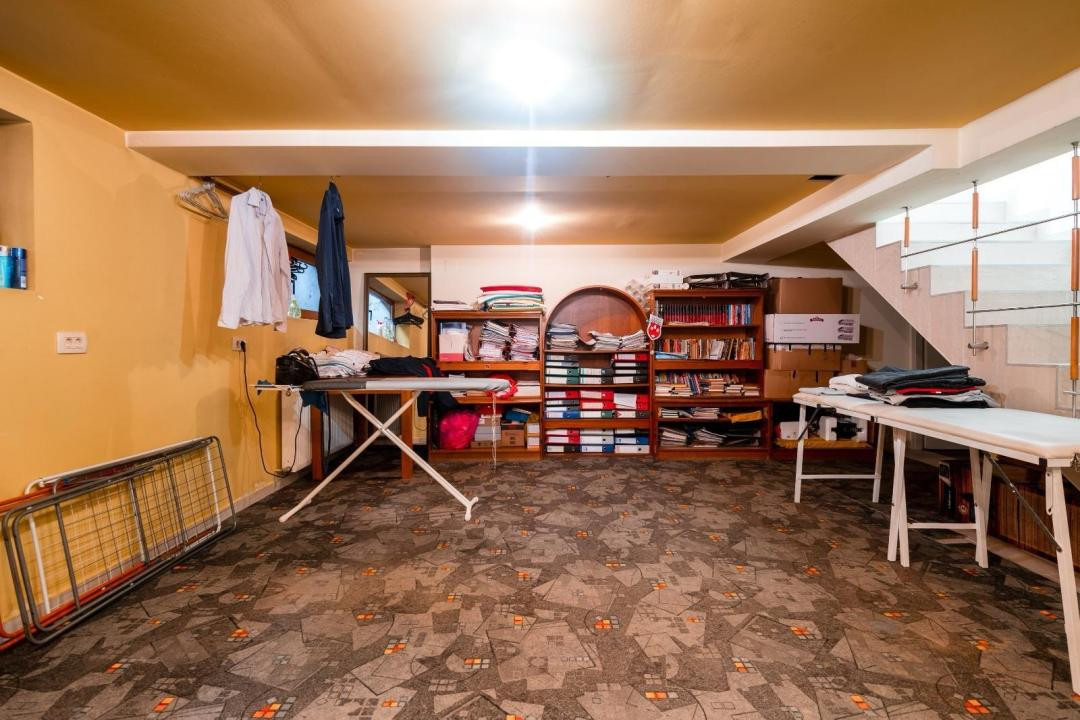 Casa idividuala ,330 mp utili + teren de 800 mp, Manastur