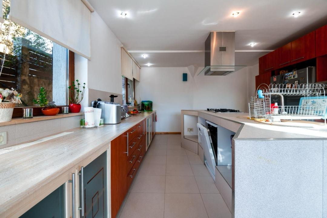 Casa idividuala ,330 mp utili + teren de 800 mp, Manastur