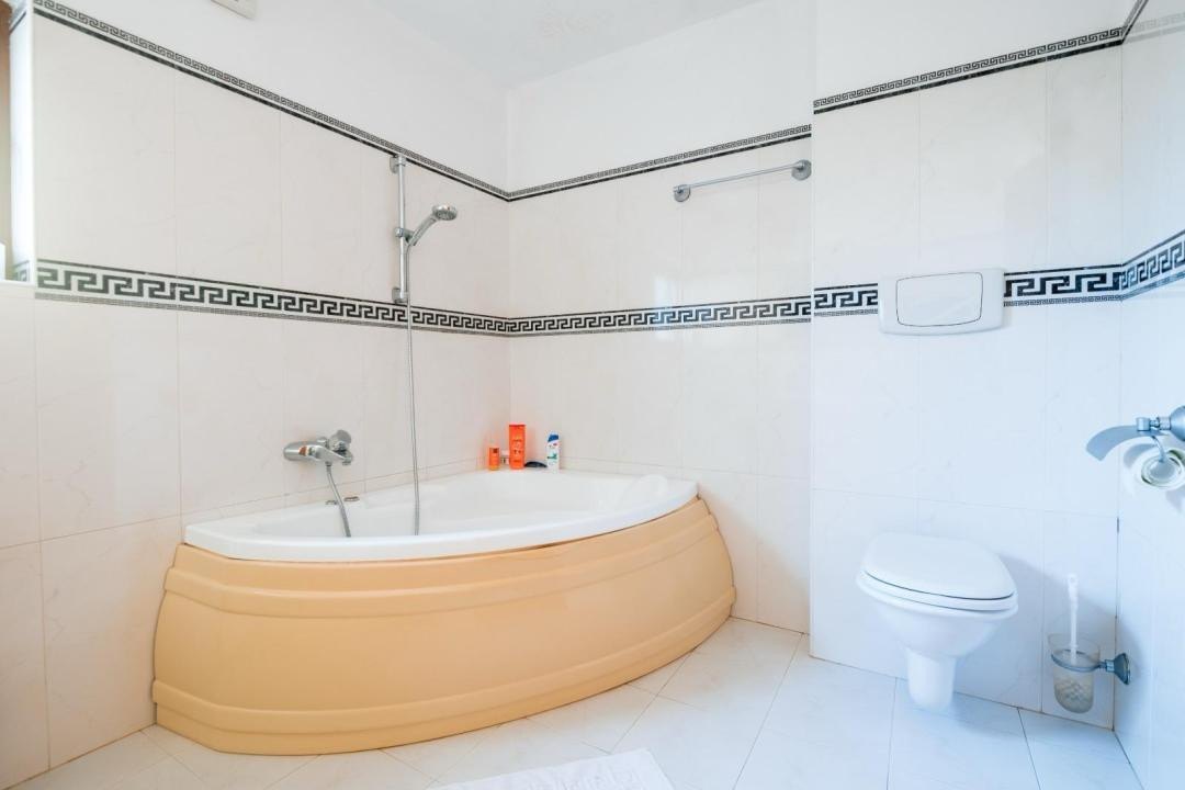 Casa idividuala ,330 mp utili + teren de 800 mp, Manastur