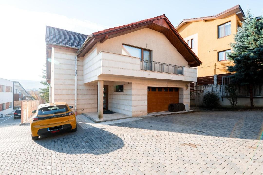 Casa idividuala ,330 mp utili + teren de 800 mp, Manastur