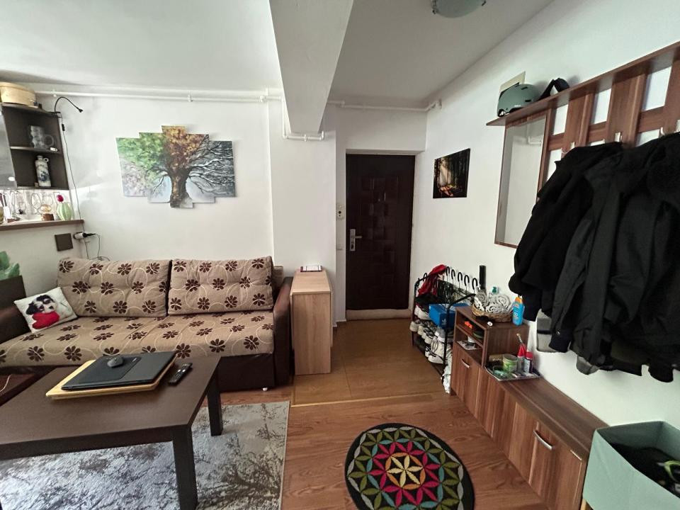 Apartament cu 2 camere, 42 mp, balcon, strada Edgar Quinet