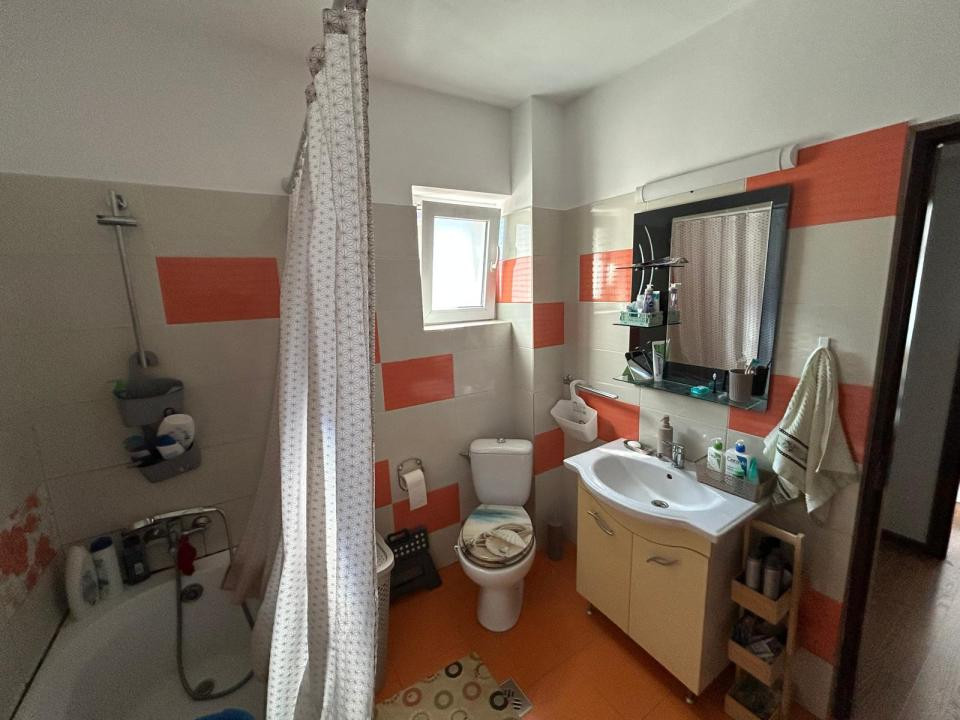 Apartament cu 2 camere, 42 mp, balcon, strada Edgar Quinet