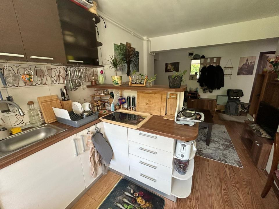 Apartament cu 2 camere, 42 mp, balcon, strada Edgar Quinet