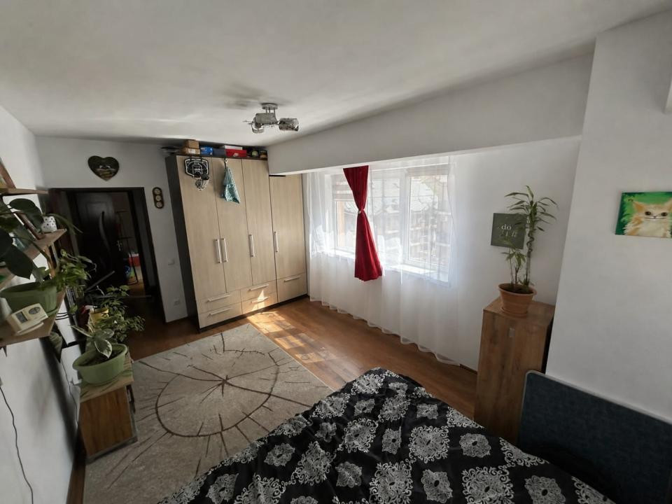 Apartament cu 2 camere, 42 mp, balcon, strada Edgar Quinet