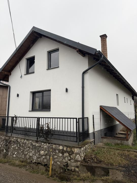Casa individuala de 180 mp utili , teren de 1200 mp