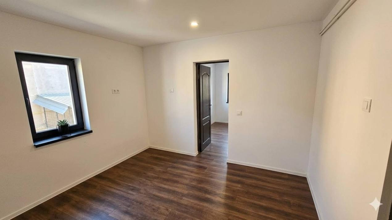 Casa individuala de 180 mp utili , teren de 1200 mp