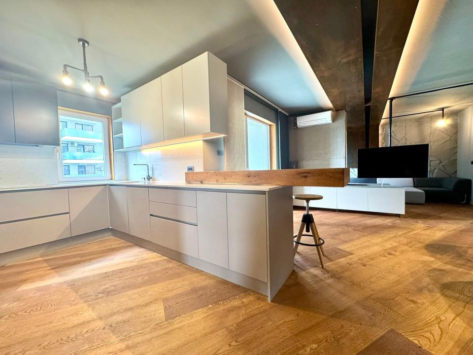 Apartament 3 camere, 91 mp, la cheie, parcare, zona Grand Hotel Italia