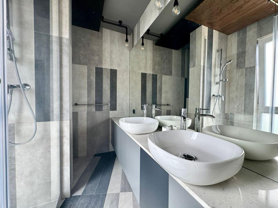 Apartament 3 camere, 91 mp, la cheie, parcare, zona Grand Hotel Italia