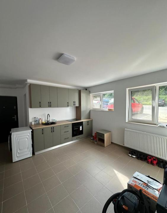 Apartament /spațiu comercial cu 2 camere , strada Răzoare 