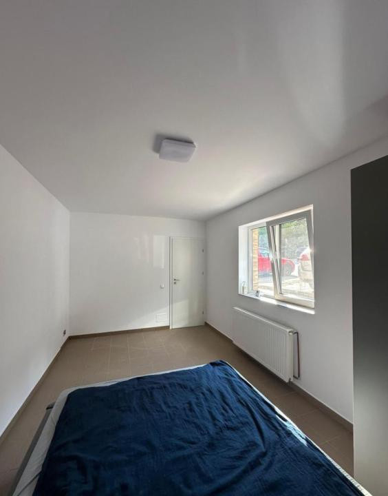 Apartament /spațiu comercial cu 2 camere , strada Răzoare 