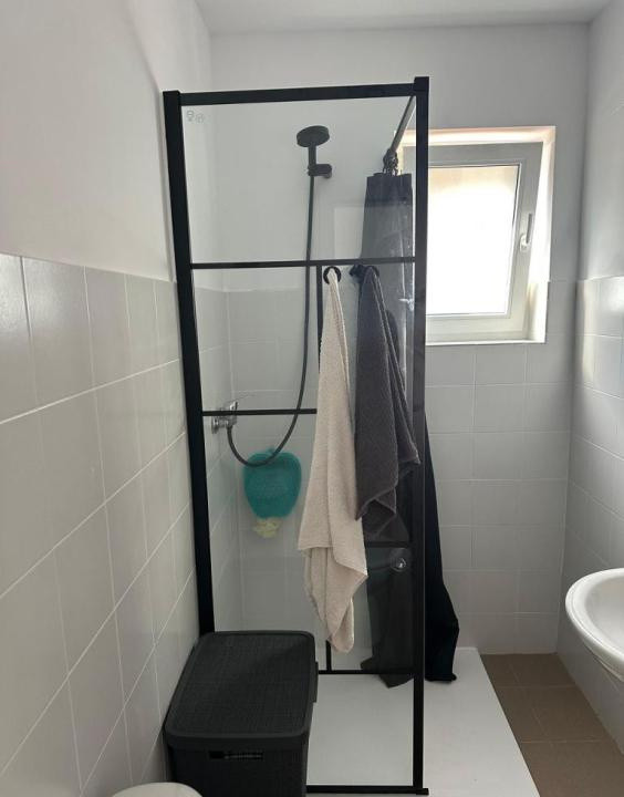 Apartament /spațiu comercial cu 2 camere , strada Răzoare 
