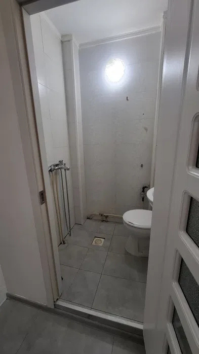 Garsoniera, 21mp, etaj intermediar, zona Lombului