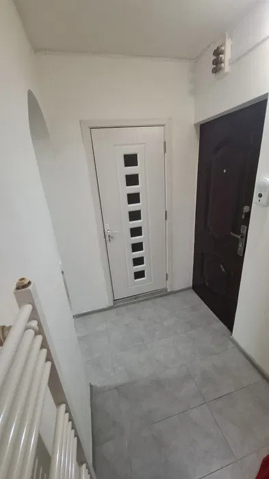 Garsoniera, 21mp, etaj intermediar, zona Lombului