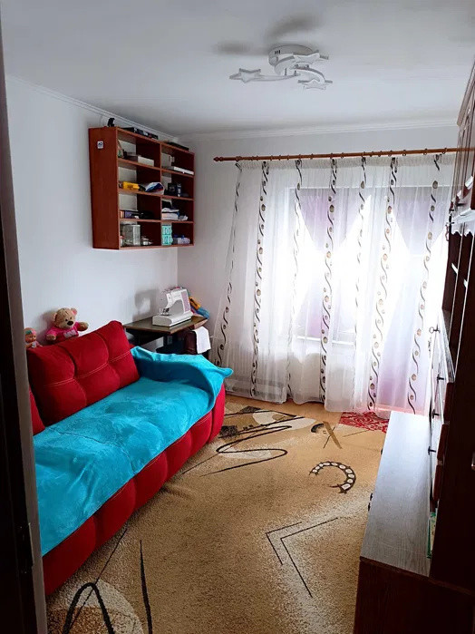 Apartament cu 3 camere, 2 terase, parcare, zona Sub Cetate