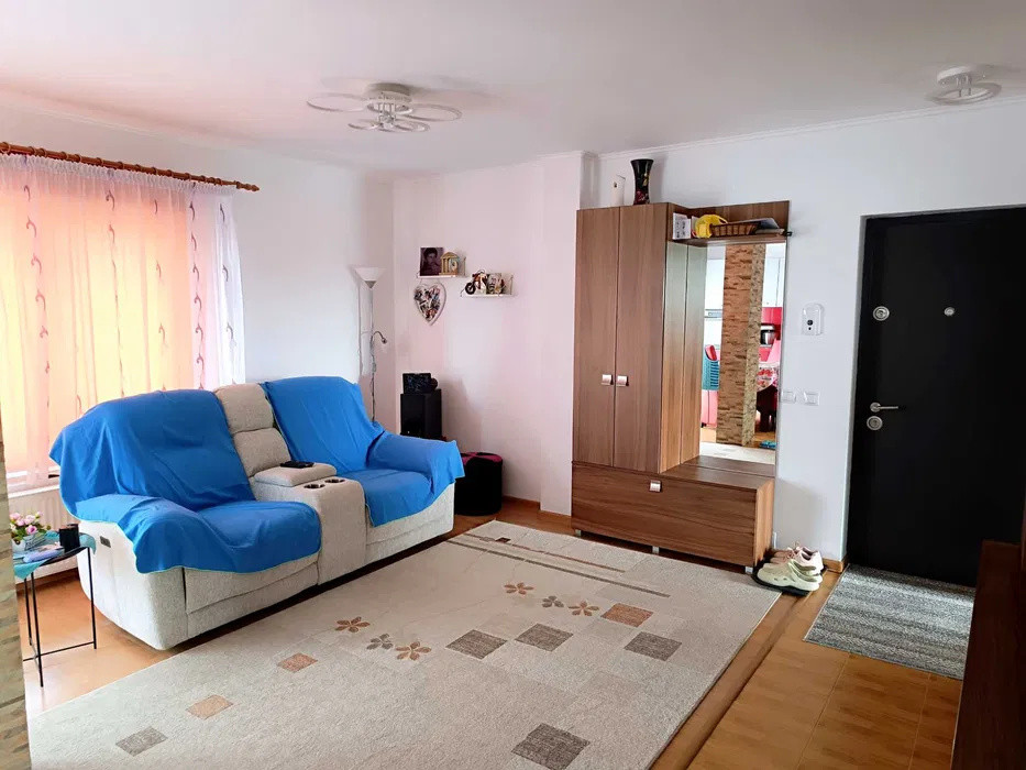 Apartament cu 3 camere, 2 terase, parcare, zona Sub Cetate