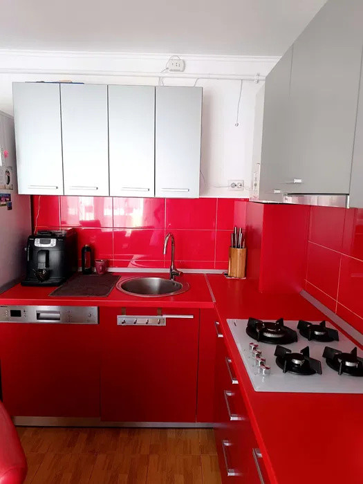 Apartament cu 3 camere, 2 terase, parcare, zona Sub Cetate