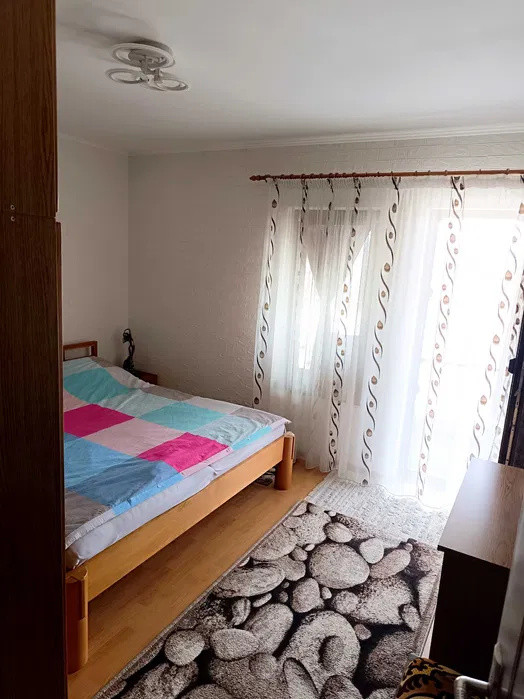 Apartament cu 3 camere, 2 terase, parcare, zona Sub Cetate
