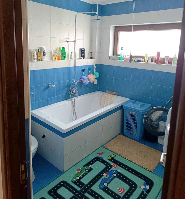 Apartament cu 3 camere, 2 terase, parcare, zona Sub Cetate