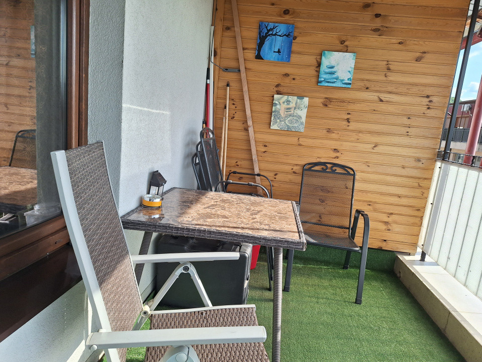 Apartament cu 3 camere, 2 terase, parcare, zona Sub Cetate