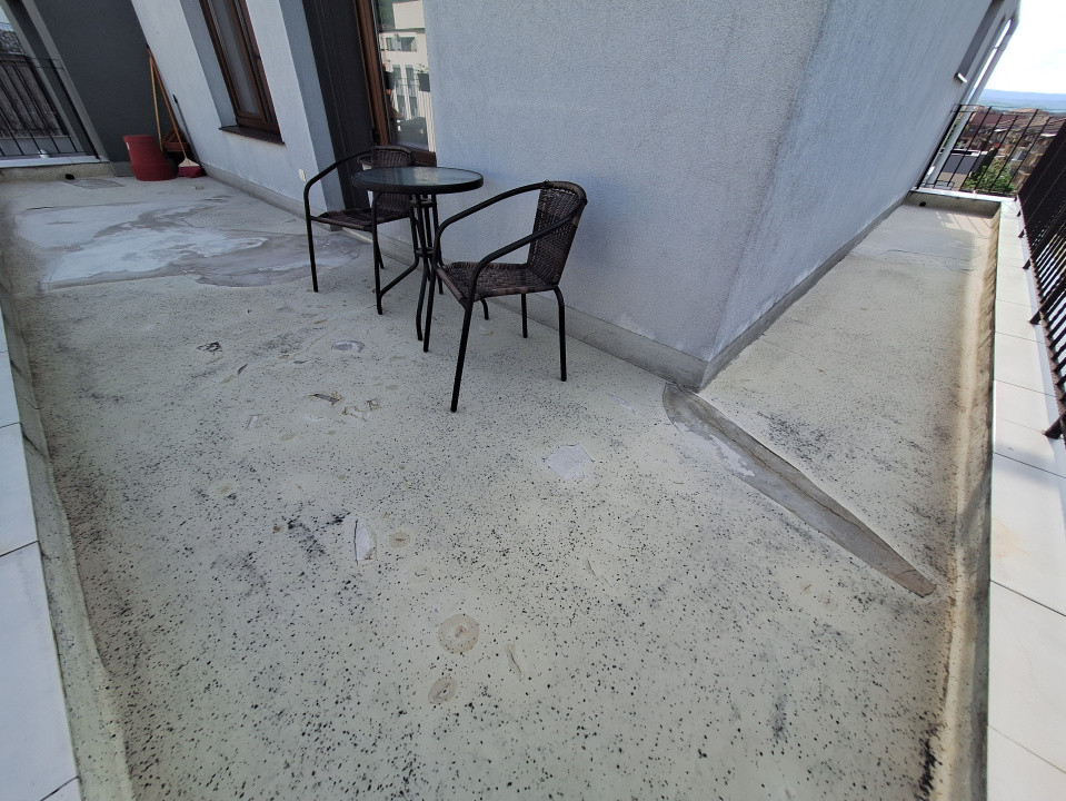 Apartament cu 3 camere, 2 terase, parcare, zona Sub Cetate