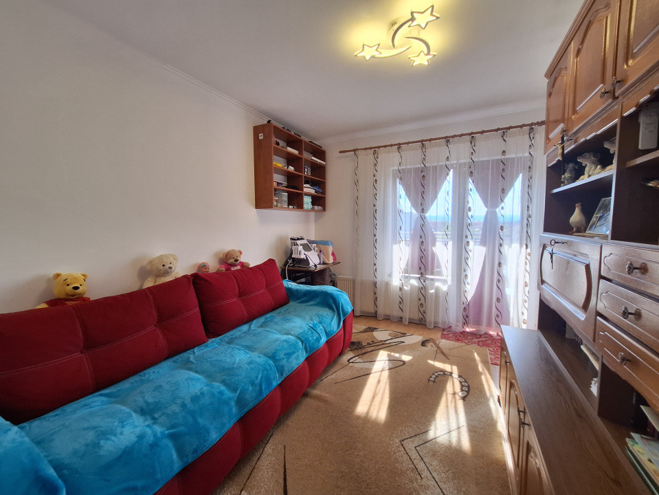 Apartament cu 3 camere, 2 terase, parcare, zona Sub Cetate