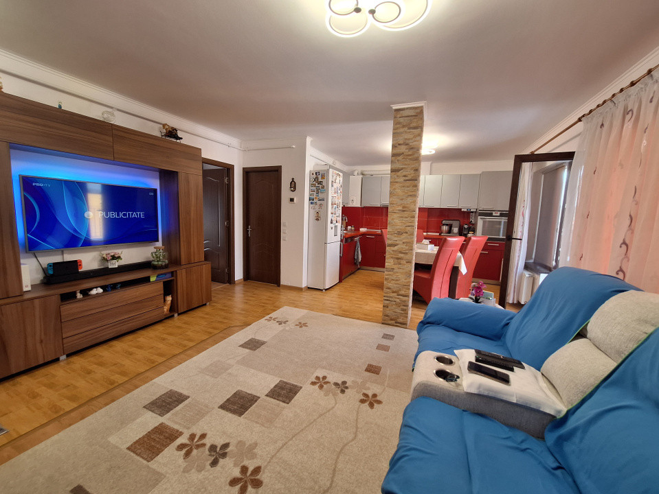 Apartament cu 3 camere, 2 terase, parcare, zona Sub Cetate