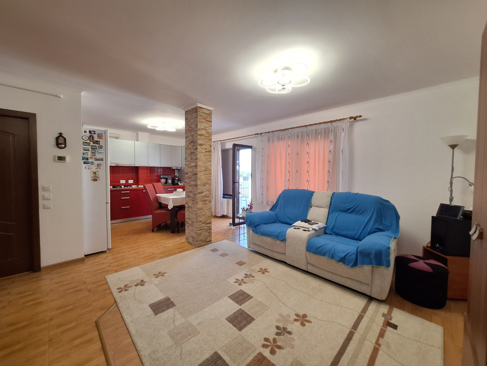 Apartament cu 3 camere, 2 terase, parcare, zona Sub Cetate