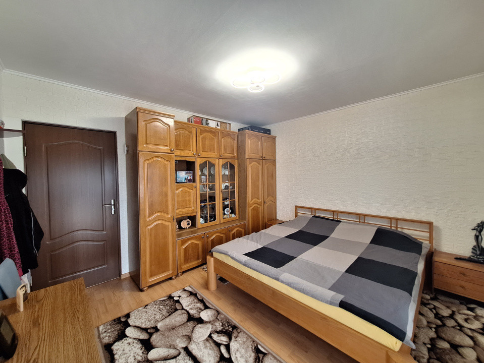Apartament cu 3 camere, 2 terase, parcare, zona Sub Cetate