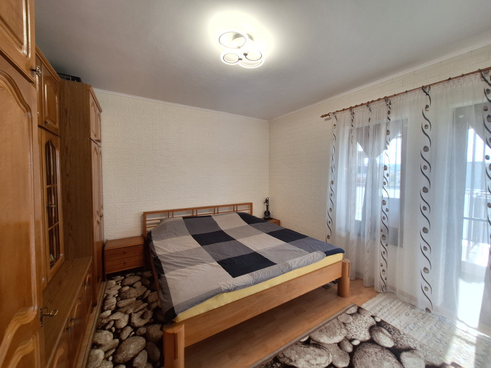 Apartament cu 3 camere, 2 terase, parcare, zona Sub Cetate