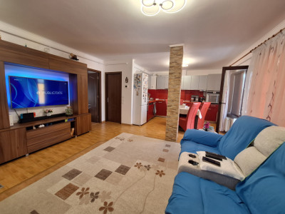 Apartament cu 3 camere, 2 terase, parcare, zona Sub Cetate