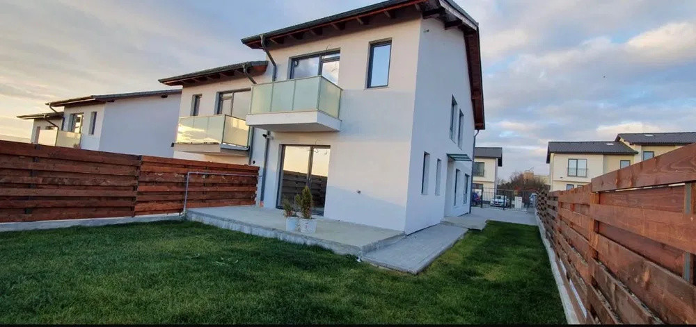 Duplex la cheie cu 4 camere, 120 mp+250 mp teren, 3 parcari, zona Garii