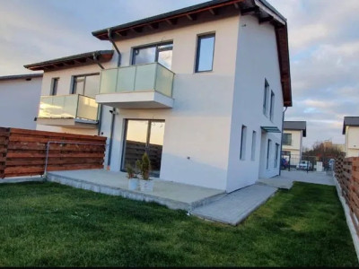 Duplex la cheie cu 4 camere, 120 mp+250 mp teren, 3 parcari, zona Garii