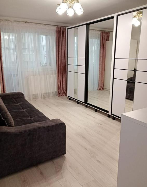Apartament 3 camere decomandate, 64mp, etaj intermediar, zona Izlazului