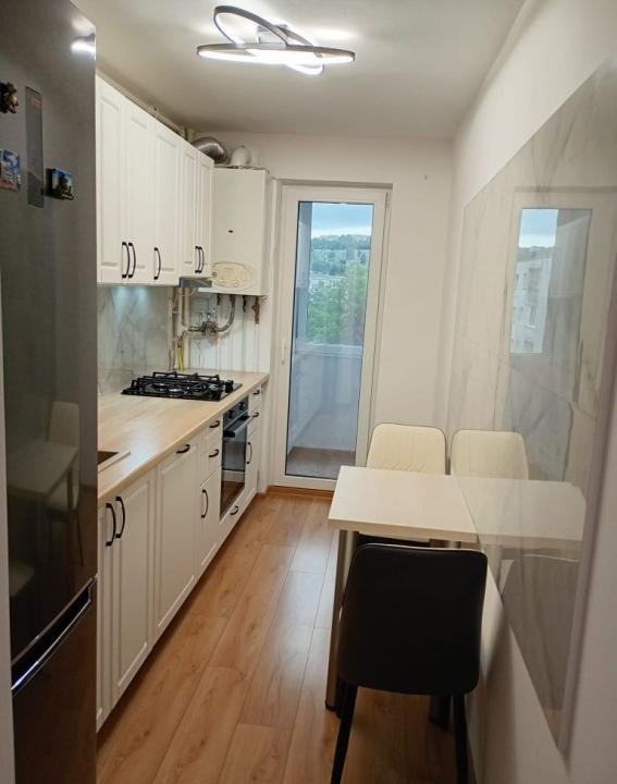Apartament 3 camere decomandate, 64mp, etaj intermediar, zona Izlazului