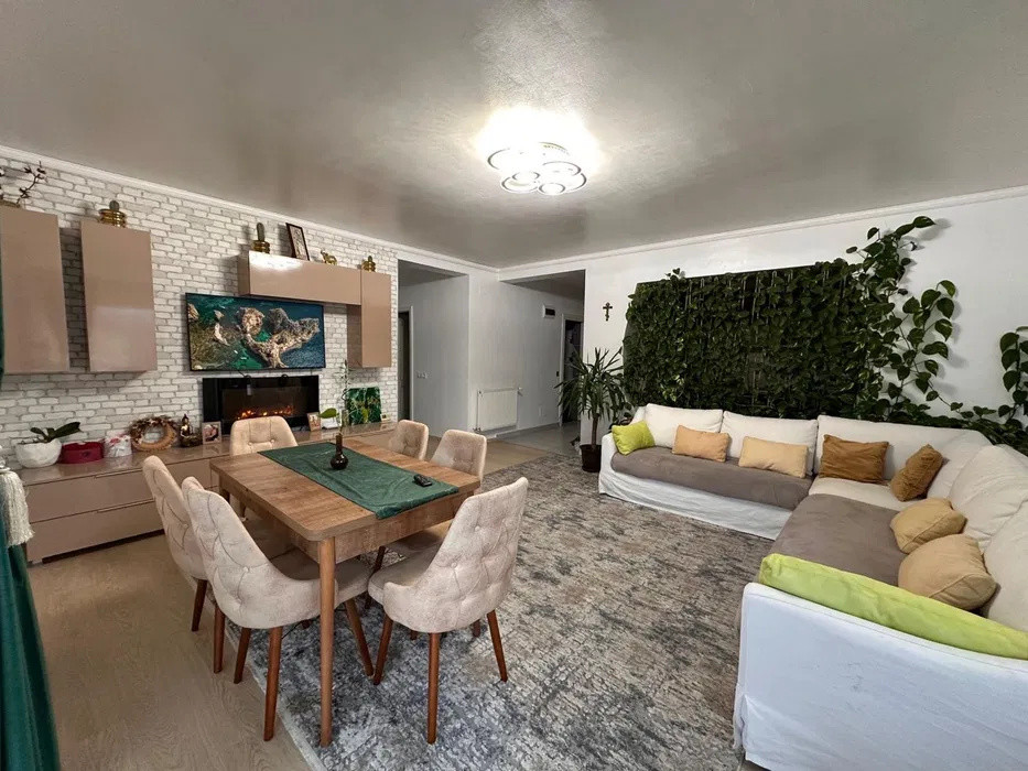 Apartament cu 3 camere, 82 mp, parcare, 2 balcoane, zona Stejarului 