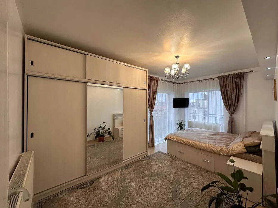 Apartament cu 3 camere, 82 mp, parcare, 2 balcoane, zona Stejarului 