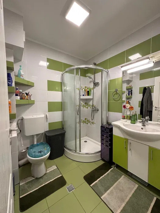 Apartament cu 3 camere, 82 mp, parcare, 2 balcoane, zona Stejarului 