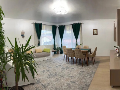 Apartament cu 3 camere, 82 mp, parcare, 2 balcoane, zona Stejarului 