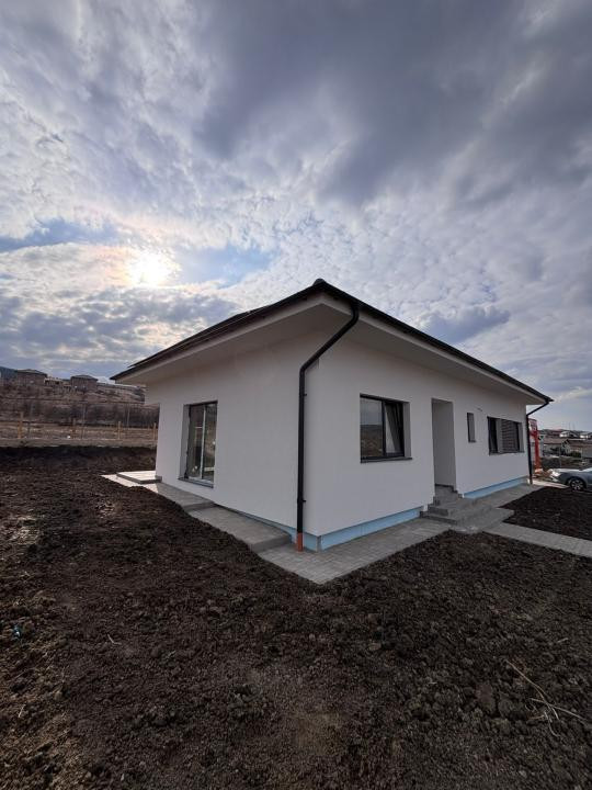 Casă individuală, 170 mp, finisata, pe un singur nivel, 300 mp curte, Chinteni
