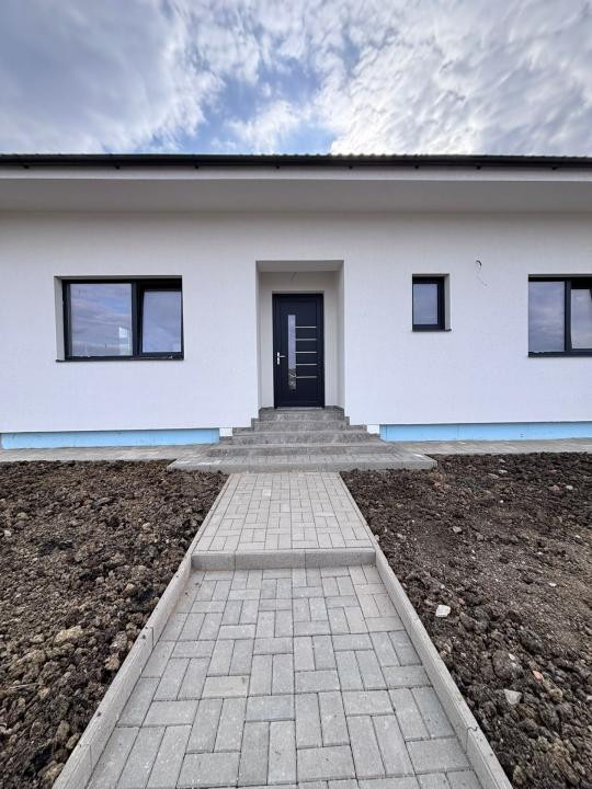 Casă individuală, 170 mp, finisata, pe un singur nivel, 300 mp curte, Chinteni