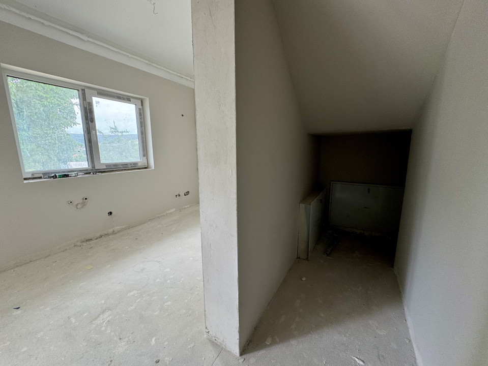 Casă tip duplex, 4 camere, 3 băi, 143 mp, Chinteni