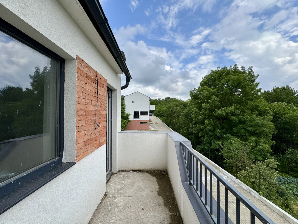 Casă tip duplex, 4 camere, 3 băi, 143 mp, Chinteni