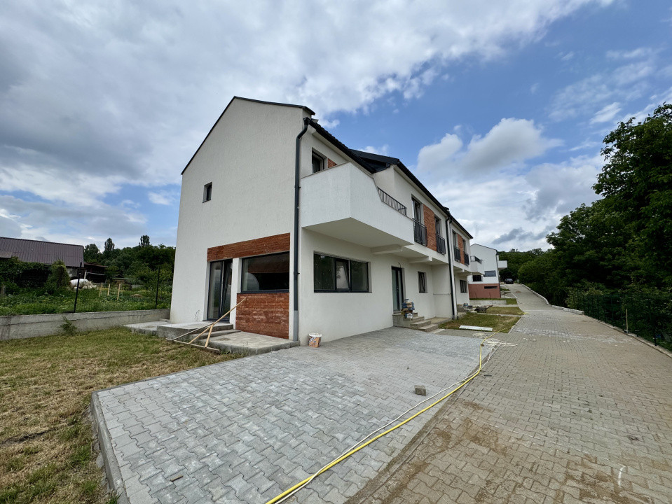 Casă tip duplex, 4 camere, 3 băi, 143 mp, Chinteni
