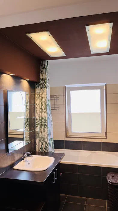Apartament cu 2 camere, 52 mp, parcare, zona Terra